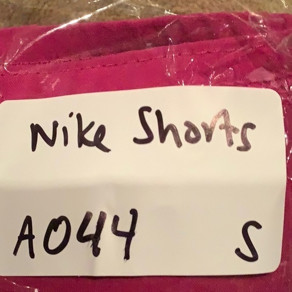 Nike Dri-Fit Pink Magenta 4” Inseam Shorts in Sz Small w/ Pulls - Picture 10 of 10